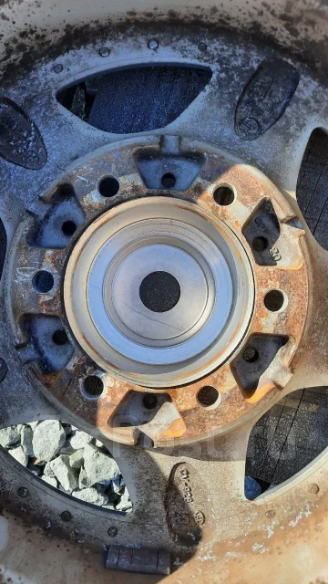 Berg. 7.0x16", 6x139.7, ET20 ����