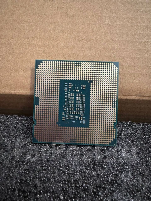 Intel Core i3-10105F ����