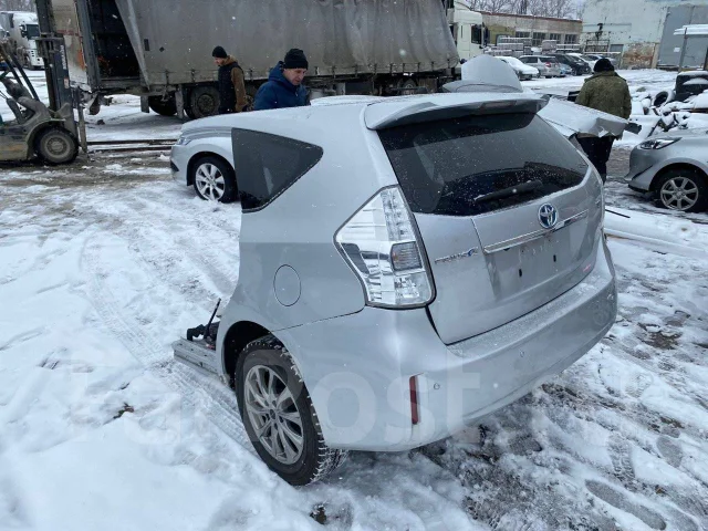 Toyota Prius a. ZVW41, 2ZRFXE ����