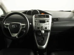Toyota Verso. KOMPAKTBEN ����