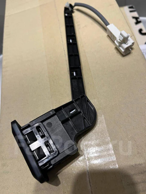 Кнопка багажника Toyota RaV4 xa50 84966-42020 купить в Иркутске по цене ...