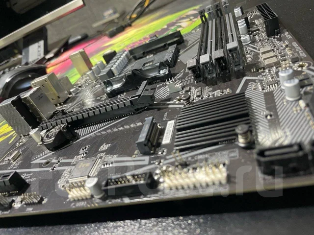AMD B550 ����