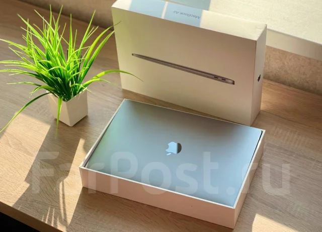 Apple MacBook Air 13 2020. 13", 2,4����, ��� 8 ��, ���� 256���, WiFi: 1, Bluetooth: 1, ����������� �� 15��. ����
