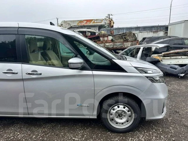 Nissan Serena. GNC27, MR20DD ����