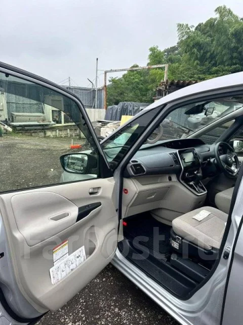 Nissan Serena. GNC27, MR20DD ����