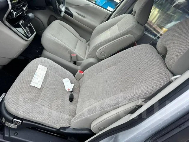 Nissan Serena. GNC27, MR20DD ����