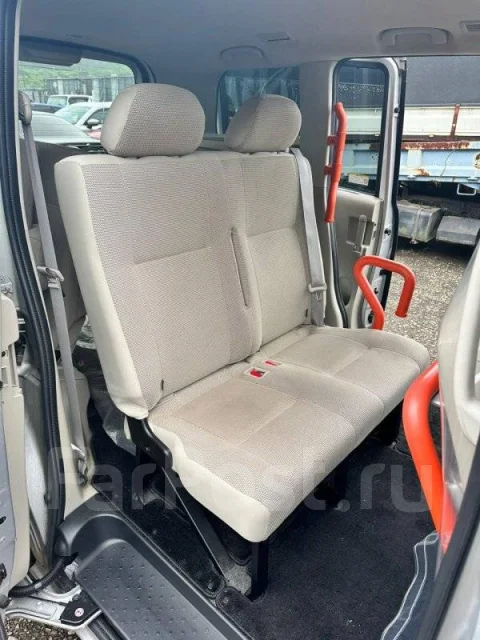 Nissan Serena. GNC27, MR20DD ����