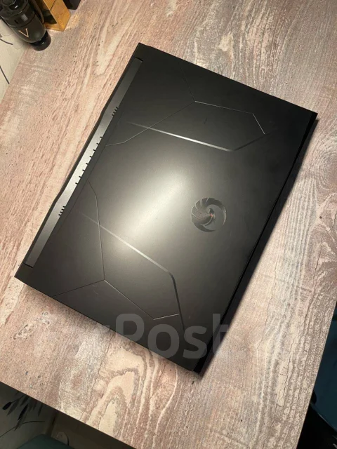 MSI Bravo 15 C7VE. 15.6", 3,3����, ��� 16 ��, ���� 500���, WiFi: 1, Bluetooth: 1, ����������� �� 6��. ����