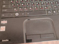 Toshiba Satellite C850D-C4S. 15.4", 1,7����, ��� 4 ��, ���� 703���, WiFi, Bluetooth, ����������� �� 1��. ����