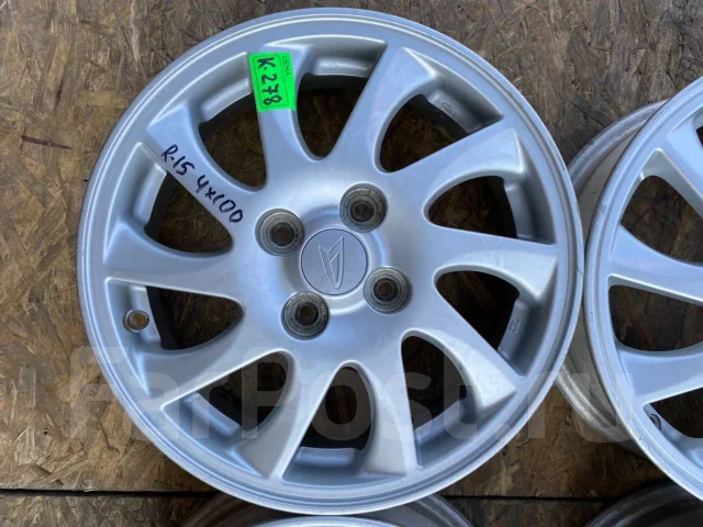 Daihatsu. 4.5x15", 4x100, ET45 ����