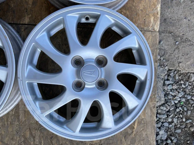 Daihatsu. 4.5x15", 4x100, ET45 ����