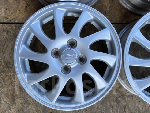 Daihatsu. 4.5x15", 4x100, ET45 ����