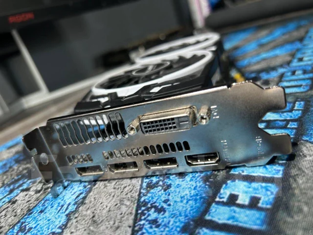 Radeon RX 580 ����