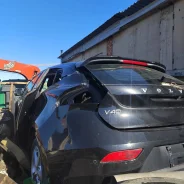 Volvo V40 ����