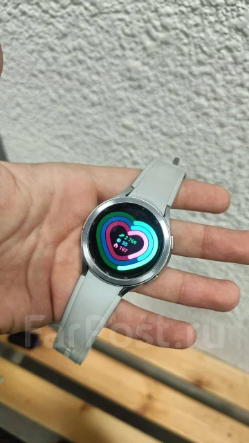 Samsung Galaxy Watch4 Classic. GPS, NFC, IP67, IP68 ����