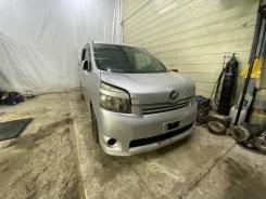 Toyota Voxy. ZRR75G, 3ZRFAE ����