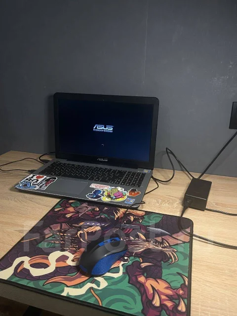Asus X555L. 15.6", 2,2����, ��� 4 ��, ���� 240���, WiFi: 1, Bluetooth: 1, ����������� �� 1��. ����