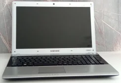 Samsung RV520. 15.6", 2,1����, ��� 8 ��, ���� 128���, WiFi: 1, Bluetooth: 1, ����������� �� 3��. ����