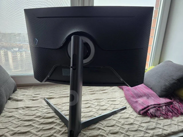 Samsung. 32", ���������� �� (LCD, LED, QLED) ����