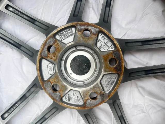AVS Model T5. 9.0x19", 5x114.3, ET45 ����
