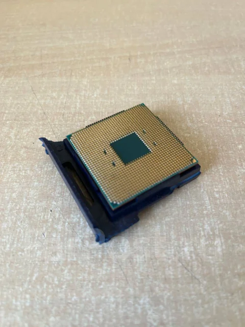AMD Ryzen 5 2600 ����