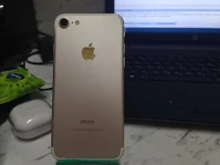 Apple iPhone 7. �/�, 32 ��, �������, 4G LTE ����