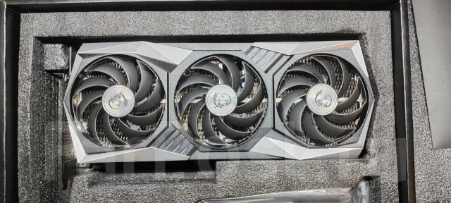 Radeon RX 6800 XT ����