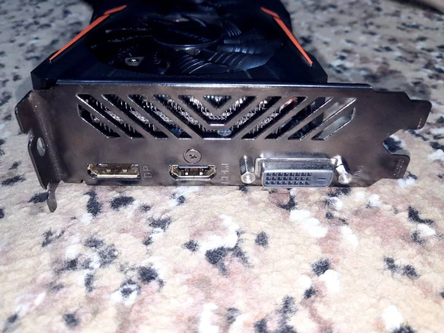 Radeon RX 560 ����