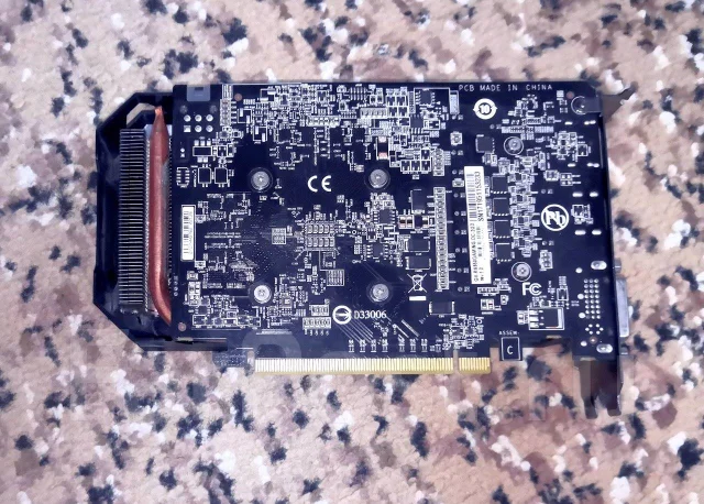Radeon RX 560 ����