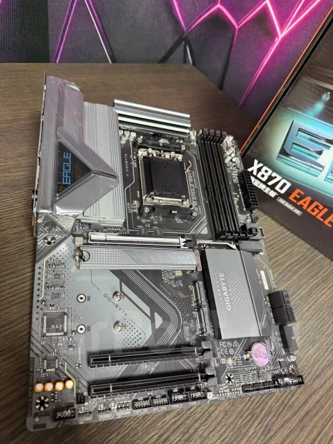AMD X870 ����