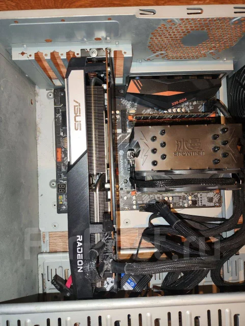 Radeon RX 6700 XT ����