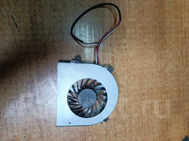 DNS. 17.3", 2,4����, ��� 8 ��, WiFi: 1, Bluetooth: 1 ����