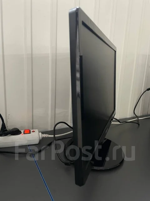 Philips. 21.5" ����