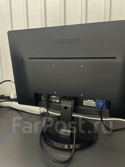 Philips. 21.5" ����