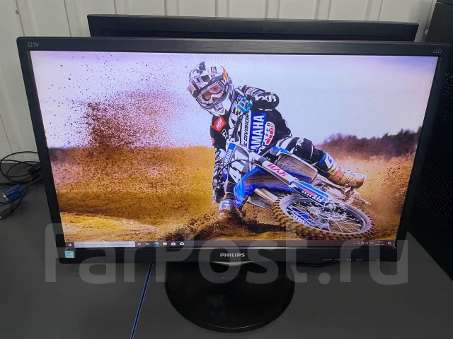Philips. 21.5" ����