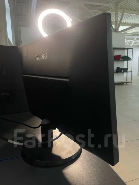 Philips. 21.5" ����