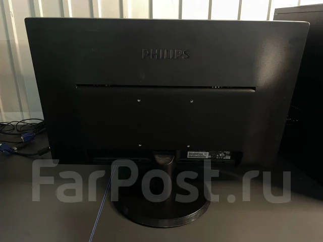 Philips. 21.5" ����