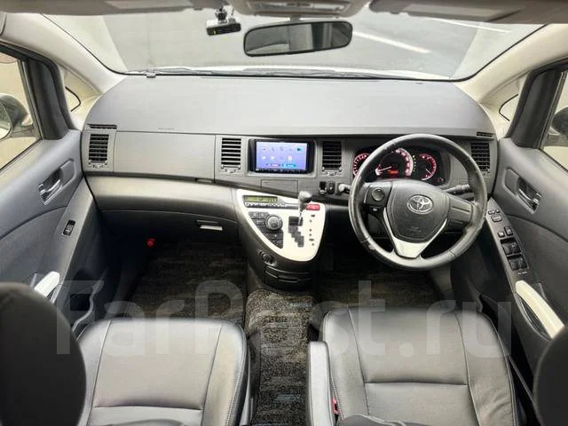 Toyota Isis. �������, ��������, 1.8 (140��.�.), ������, �/�. ��� ����� �� ������������ ����