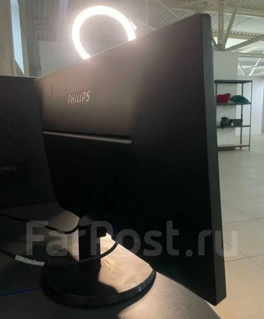 Philips. 21.5" ����