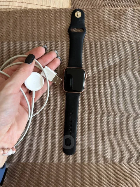 Apple Watch SE. GPS, NFC ����