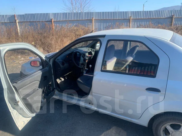 Renault Logan. ��������, ��������, 1.0 (75��.�.), ������, 277 000����. �� ����