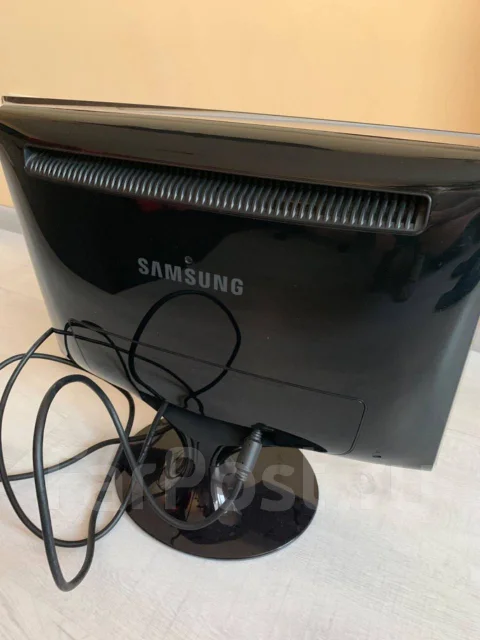 Samsung. 19", ���������� �� (LCD, LED, QLED) ����