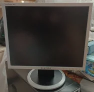 Samsung. 17" ����