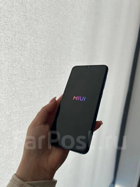 Xiaomi Mi9 SE. �/�, 128 ��, �����, 4G LTE, Dual-SIM, NFC ����