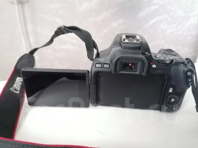 Canon EOS 250D ����