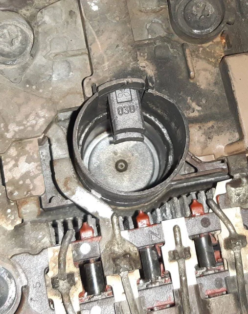 ��������� Mazda B36618300C ����