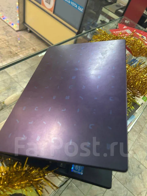 Asus. 12", 1,8����, ��� 4 ��, ���� 256���, WiFi: 1, Bluetooth: 1, ����������� �� 12��. ����