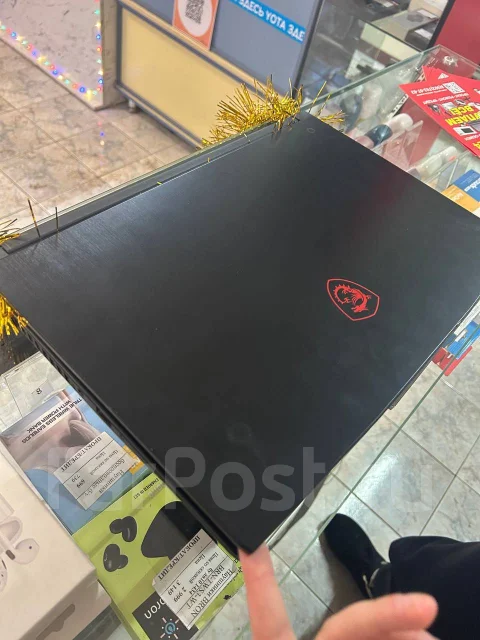 MSI Katana. 15.5", 2,8����, ��� 8 ��, ���� 500���, WiFi: 1, Bluetooth: 1, ����������� �� 12��. ����