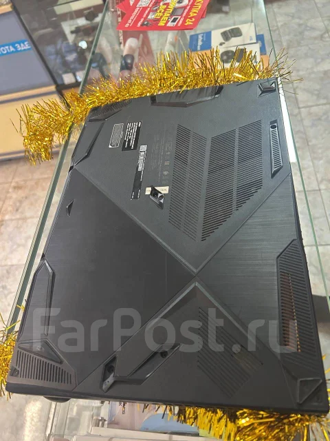 MSI Katana. 15.5", 2,8����, ��� 8 ��, ���� 500���, WiFi: 1, Bluetooth: 1, ����������� �� 12��. ����