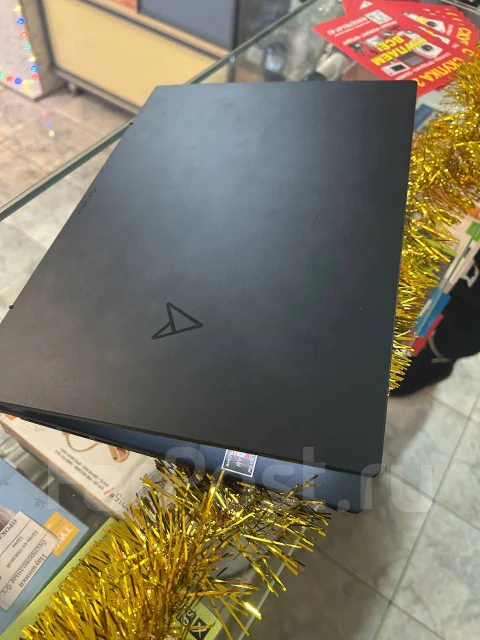 Asus ZenBook. 11", 2,8����, ��� 16 ��, ���� 128���, WiFi: 1, Bluetooth: 1, ����������� �� 12��. ����